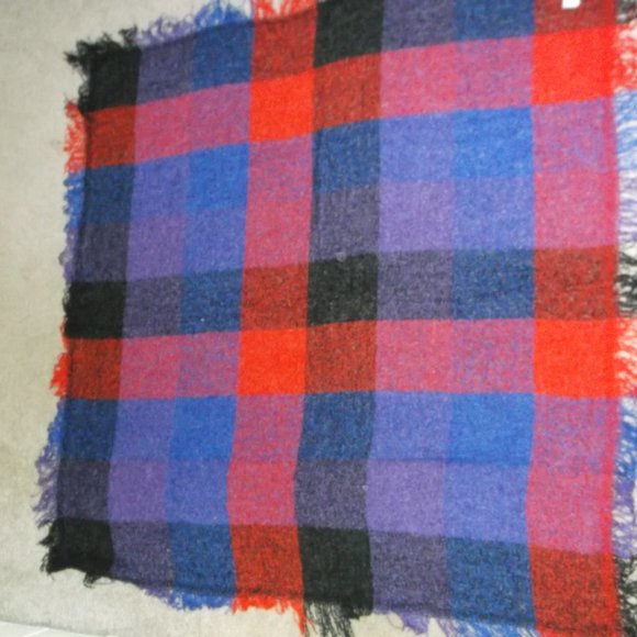 NWT Blue, Red 42" Square Boucle Scarf Gift - Picture 2 of 3